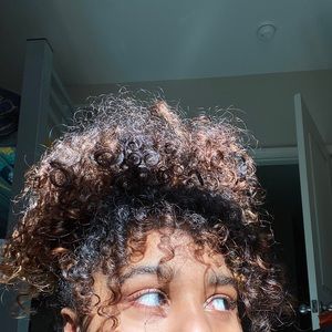 Meet your Posher, Amari